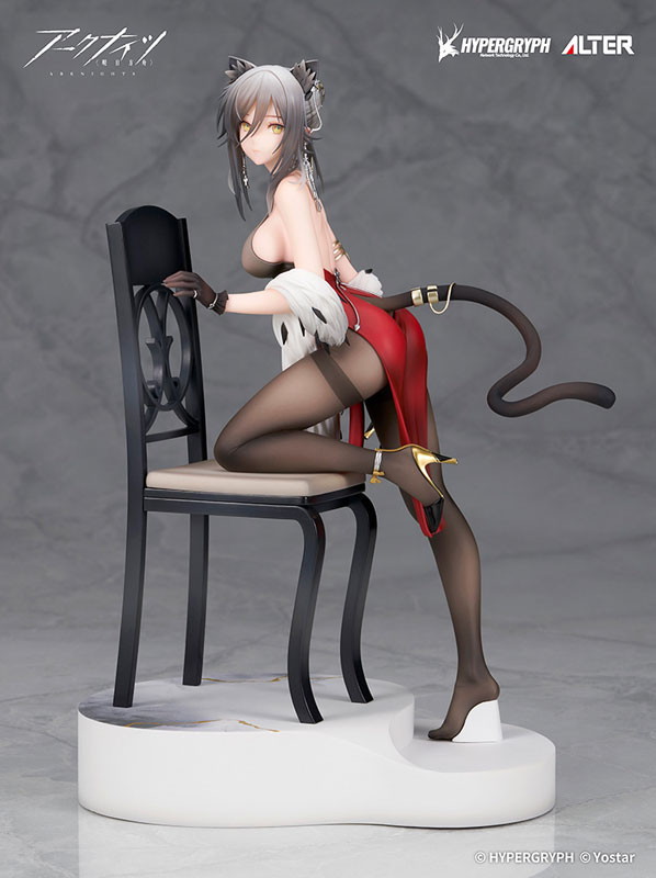 アークナイツ「シュヴァルツ Gala Night Ver.」のフィギュア画像