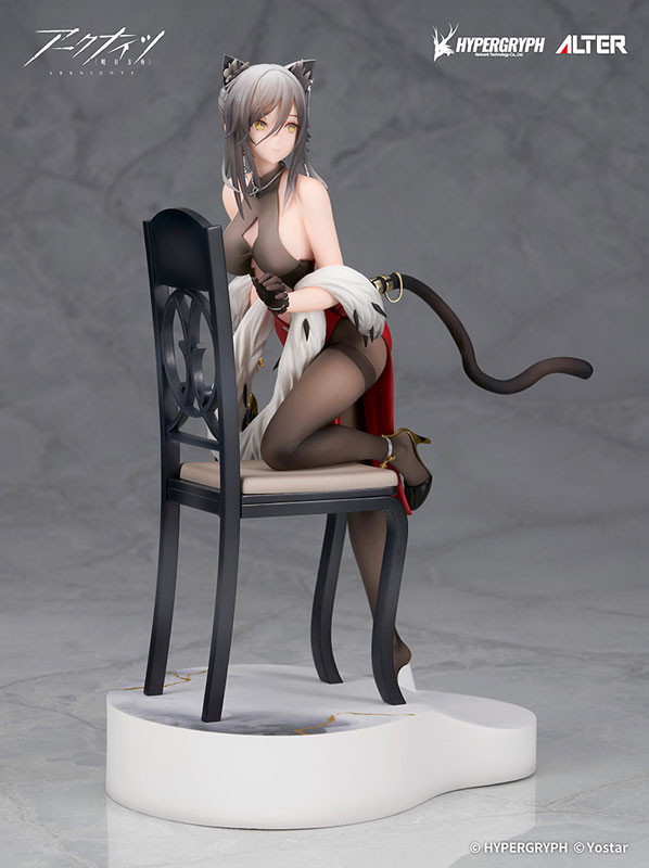 アークナイツ「シュヴァルツ Gala Night Ver.」のフィギュア画像