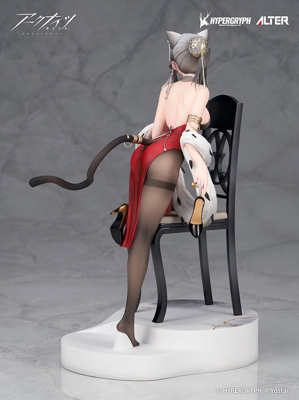 アークナイツ「シュヴァルツ Gala Night Ver.」のフィギュア画像