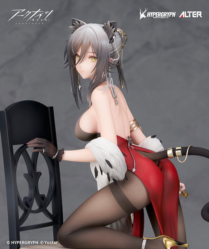 アークナイツ「シュヴァルツ Gala Night Ver.」のフィギュア画像