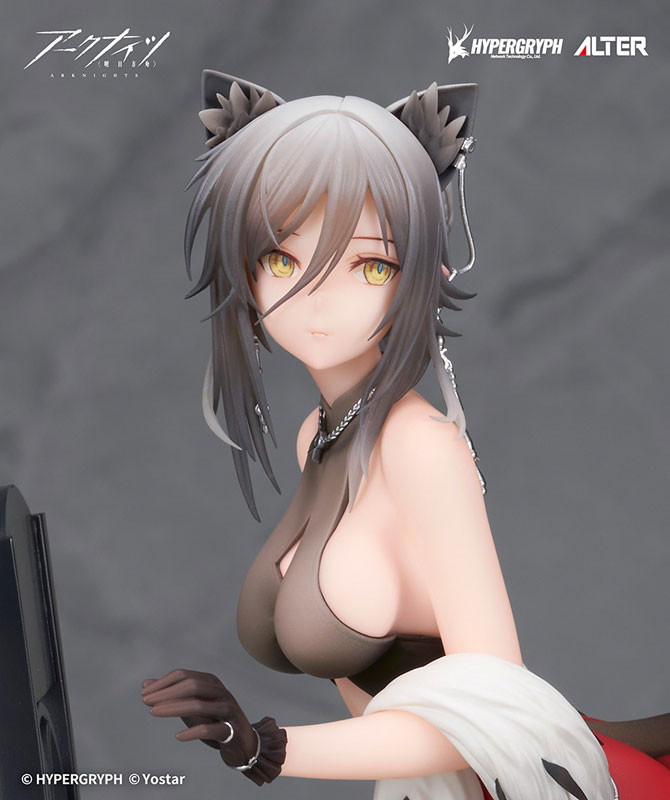アークナイツ「シュヴァルツ Gala Night Ver.」のフィギュア画像