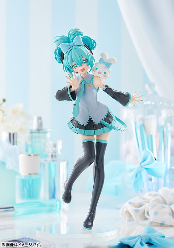 初音ミク×シナモロール「初音ミク シナモロールコラボVer. L size」のフィギュア画像