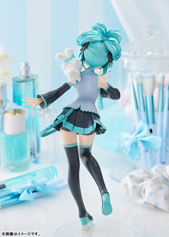 初音ミク×シナモロール「初音ミク シナモロールコラボVer. L size」のフィギュア画像