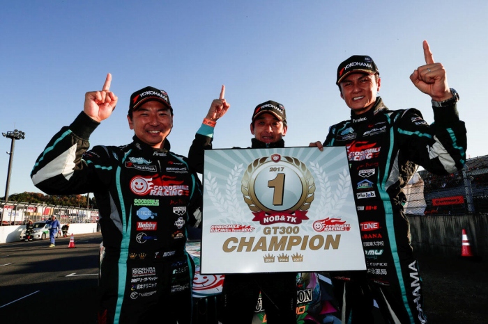 グッドスマイルレーシングがSUPER GT 2017チャンピオンに!優勝記念グッズ&セールを実施