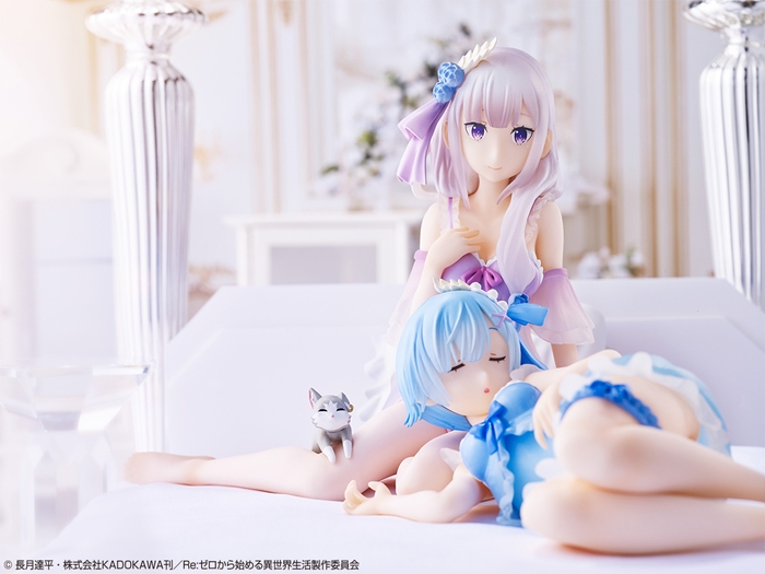 「Re:ゼロ」よりオリジナルデザイン部屋着の「エミリア」と「レム」が一番くじで立体化!新キャラ「エキドナ」も初登場