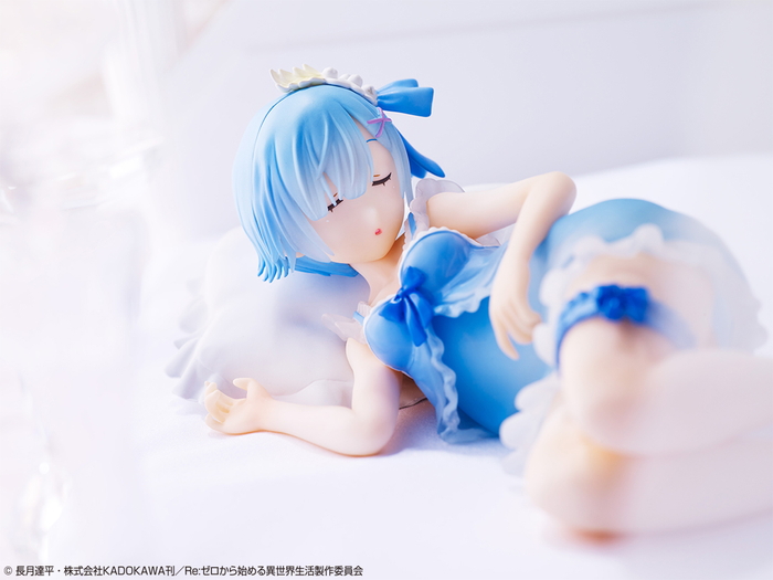 「Re:ゼロ」よりオリジナルデザイン部屋着の「エミリア」と「レム」が一番くじで立体化!新キャラ「エキドナ」も初登場