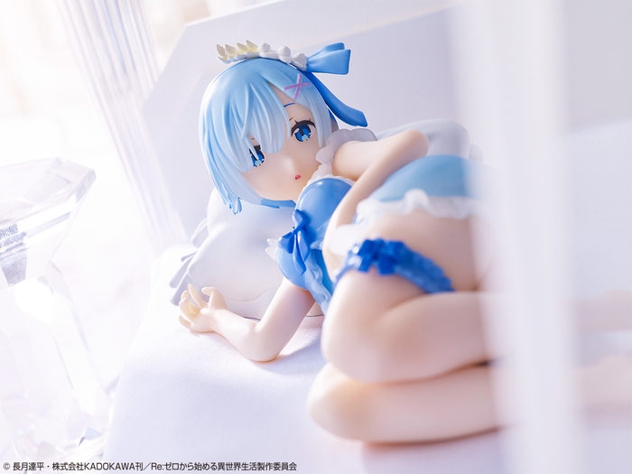 「Re:ゼロ」よりオリジナルデザイン部屋着の「エミリア」と「レム」が一番くじで立体化!新キャラ「エキドナ」も初登場