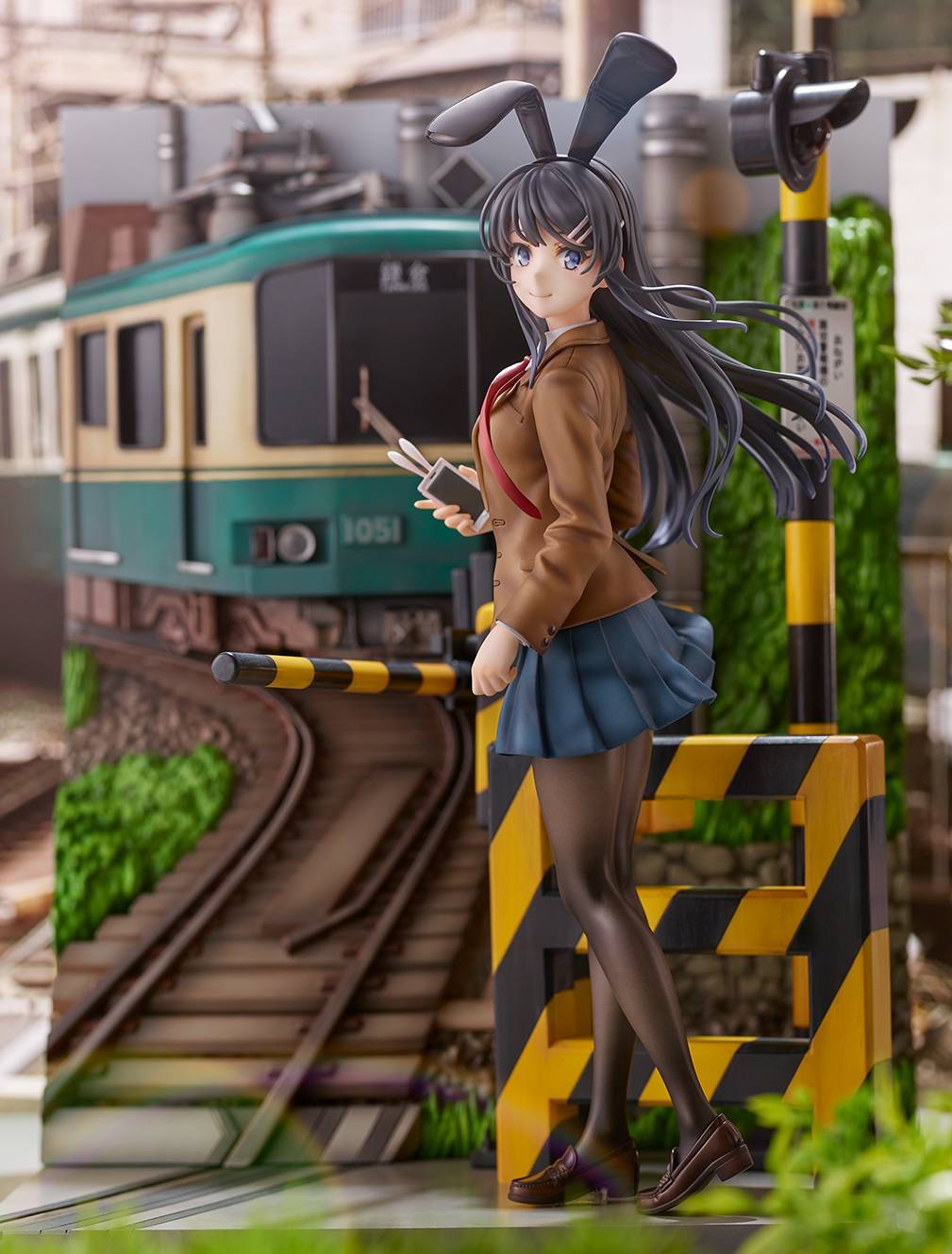 アニメ「青春ブタ野郎はバニーガール先輩の夢を見ない」1/7スケールフィギュア「桜島麻衣 -江ノ電 Ver.-」の販売期間延長が決定!