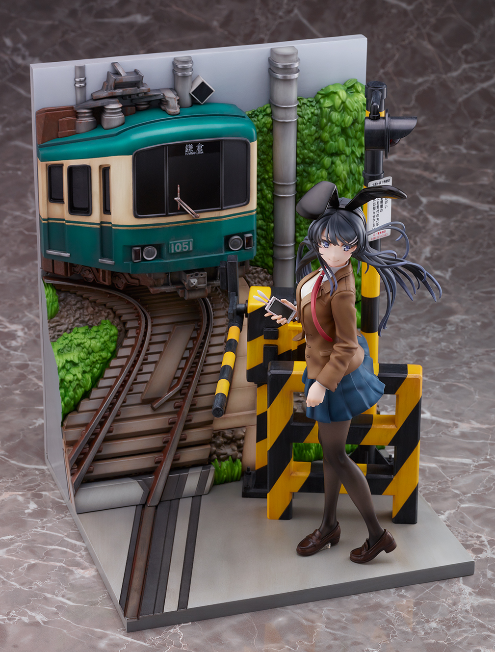 アニメ「青春ブタ野郎はバニーガール先輩の夢を見ない」1/7スケールフィギュア「桜島麻衣 -江ノ電 Ver.-」の販売期間延長が決定!