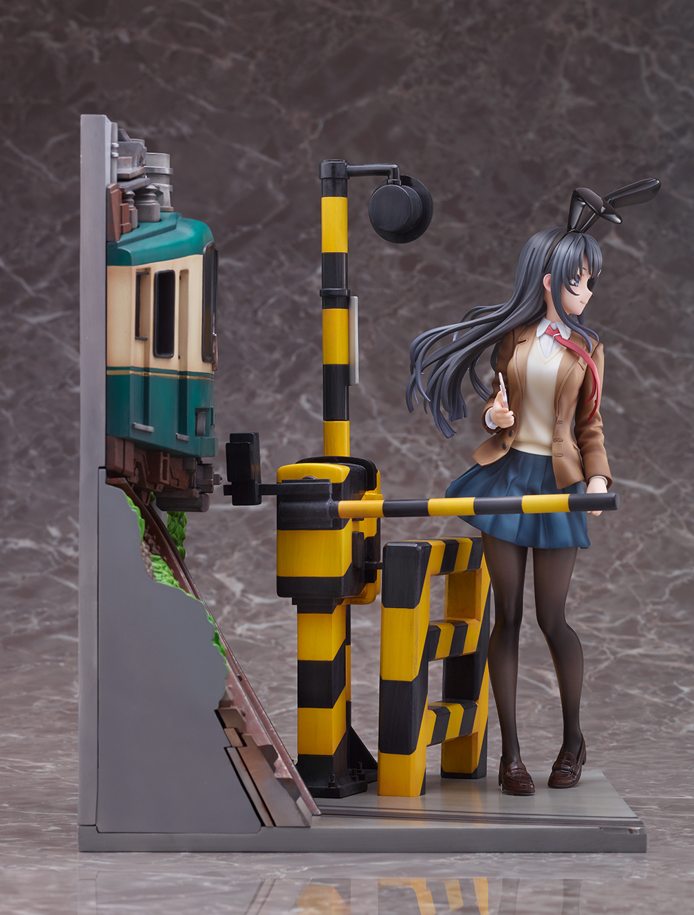 アニメ「青春ブタ野郎はバニーガール先輩の夢を見ない」1/7スケールフィギュア「桜島麻衣 -江ノ電 Ver.-」の販売期間延長が決定!
