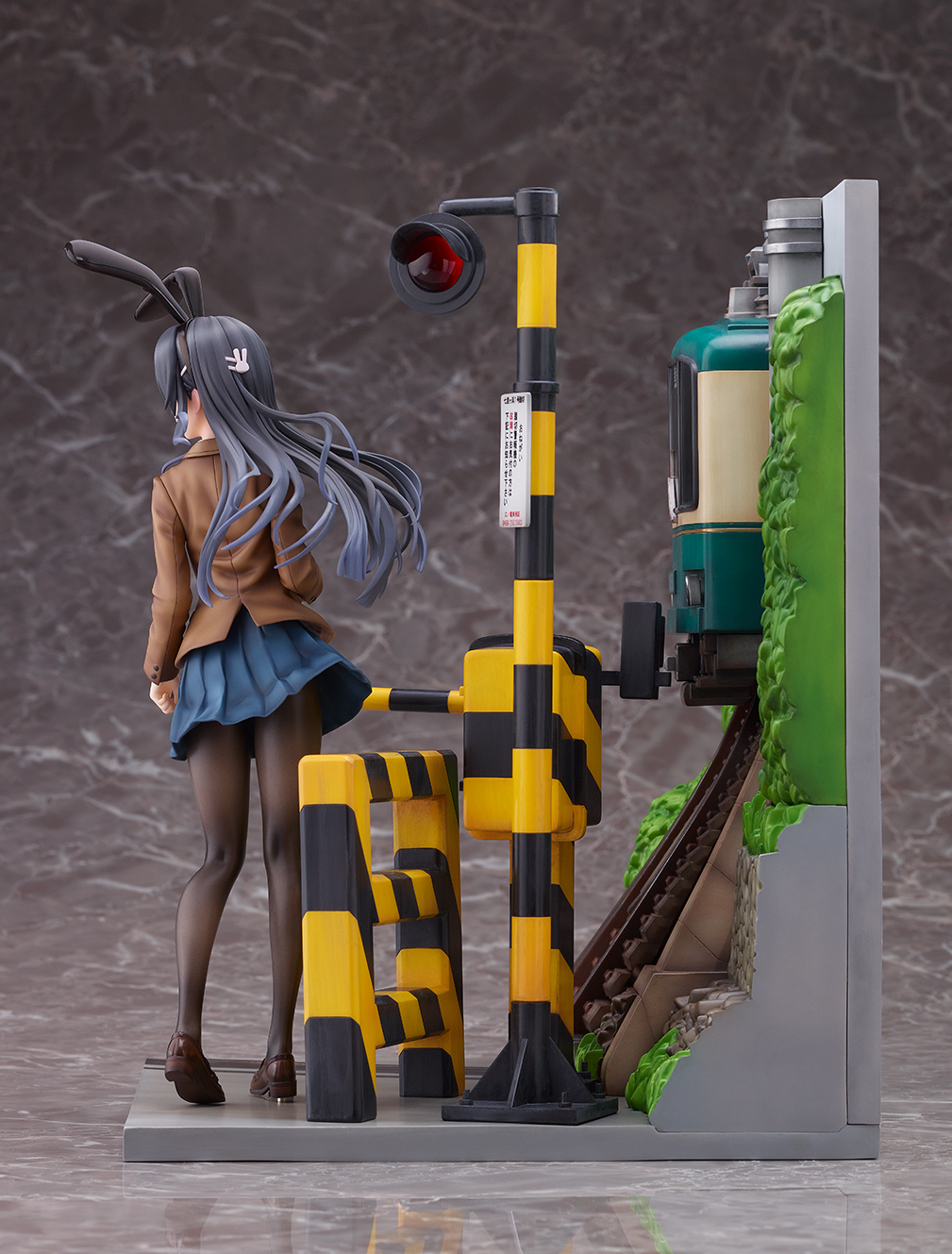 アニメ「青春ブタ野郎はバニーガール先輩の夢を見ない」1/7スケールフィギュア「桜島麻衣 -江ノ電 Ver.-」の販売期間延長が決定!