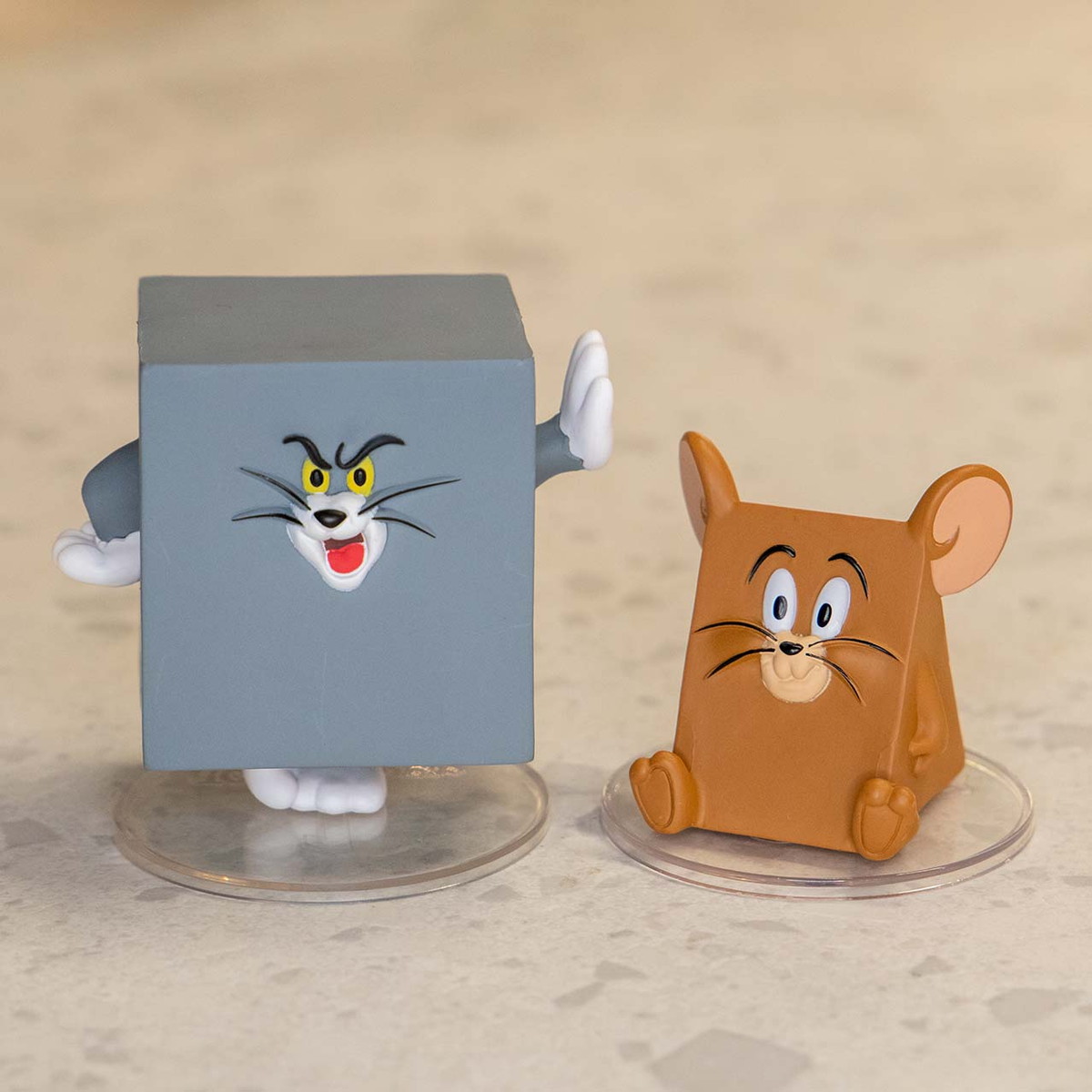 Happyくじ「TOM and JERRY FUNNY ART！」より、フィギュアやぬいぐるみマスコットの商品写真が追加公開！