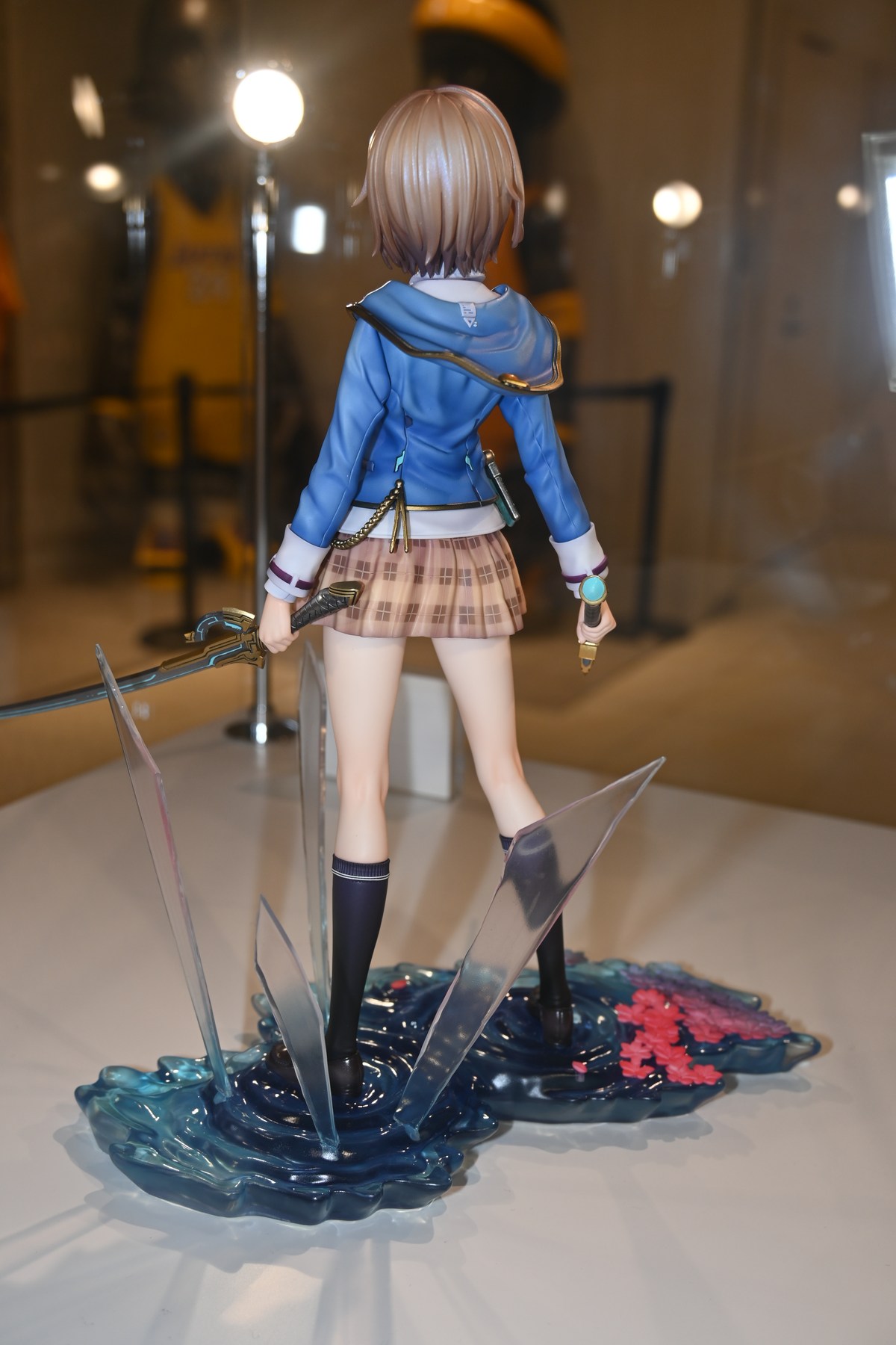 「ヘブンバーンズレッド」茅森月歌の等身大・スケール各フィギュアが渋谷PARCOの「1／ ONE SLASH」に登場！