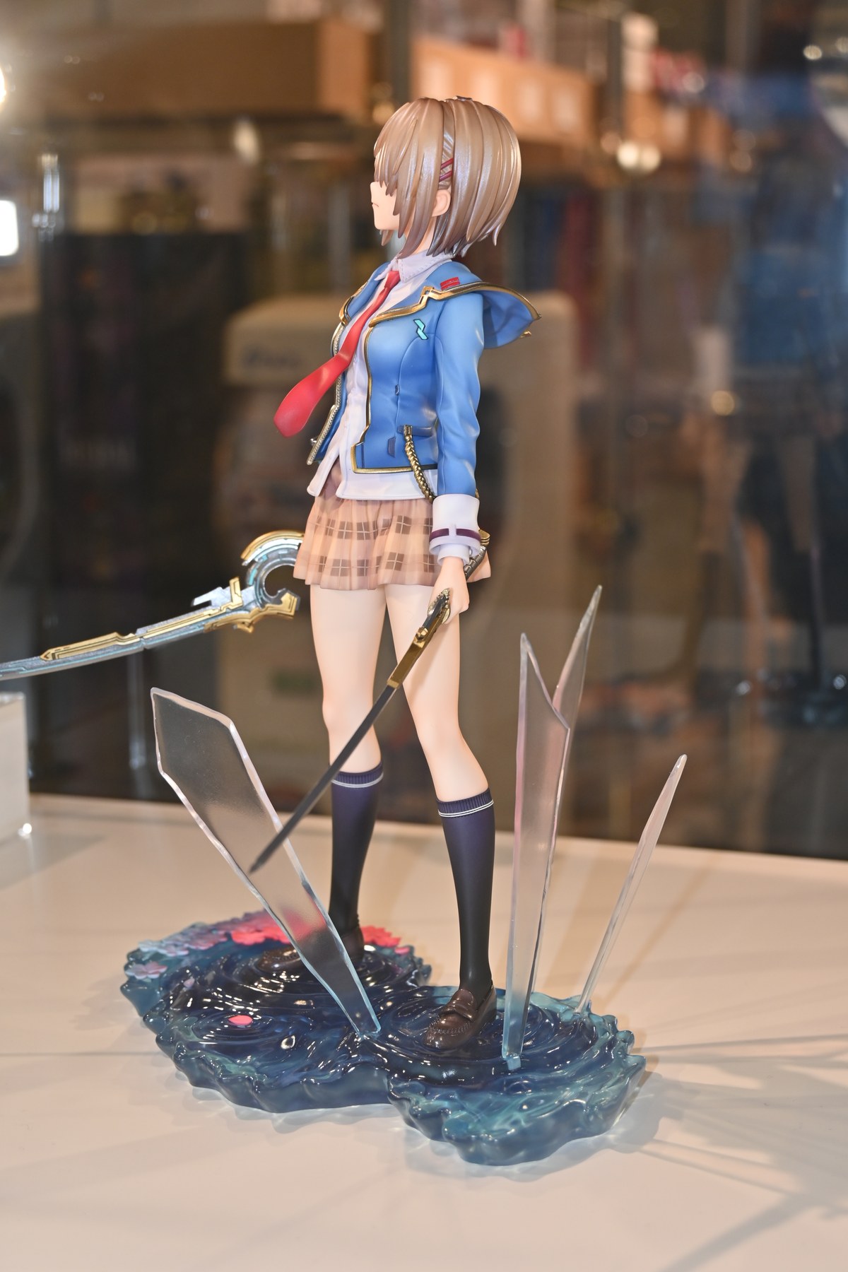 「ヘブンバーンズレッド」茅森月歌の等身大・スケール各フィギュアが渋谷PARCOの「1／ ONE SLASH」に登場！