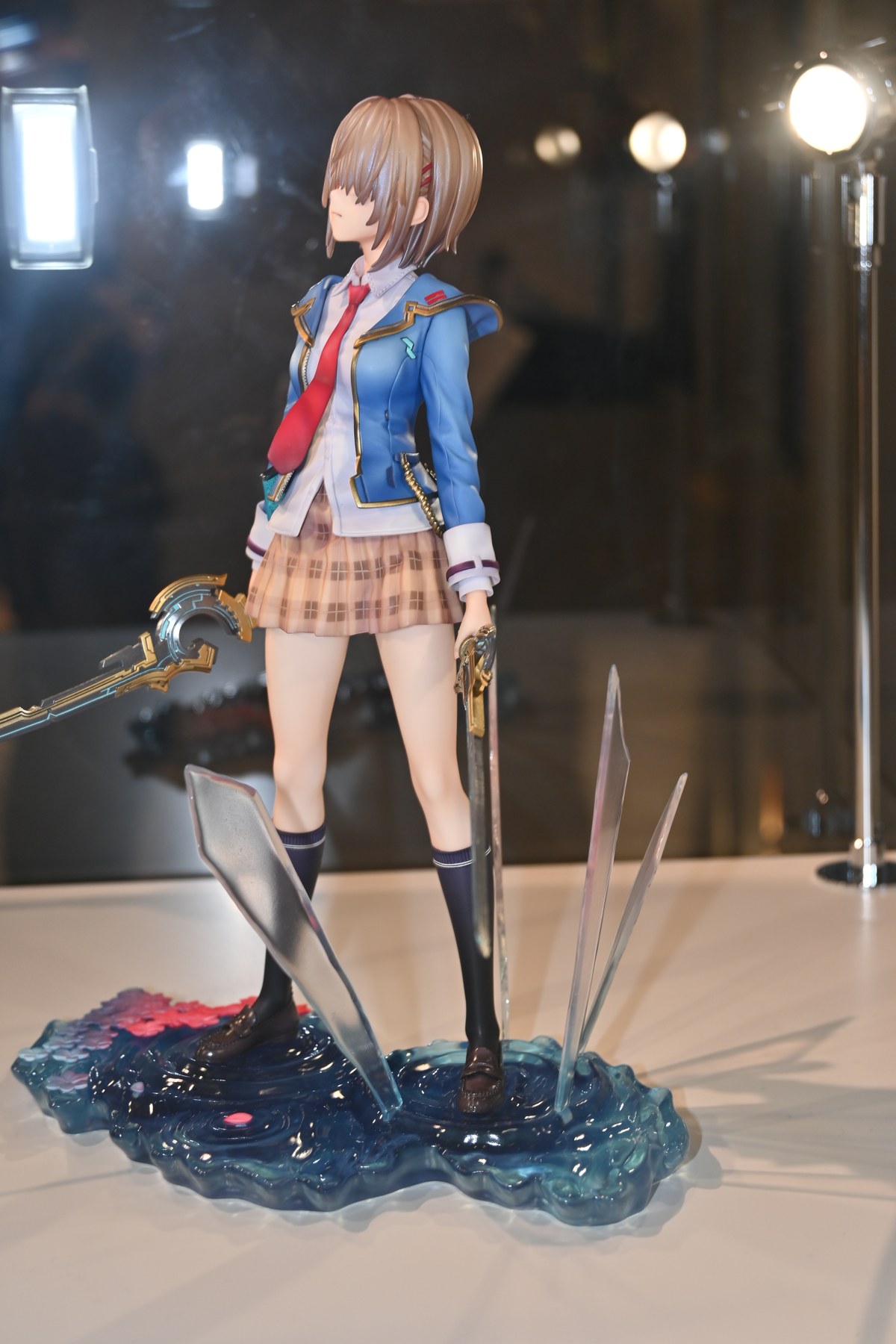 「ヘブンバーンズレッド」茅森月歌の等身大・スケール各フィギュアが渋谷PARCOの「1／ ONE SLASH」に登場！