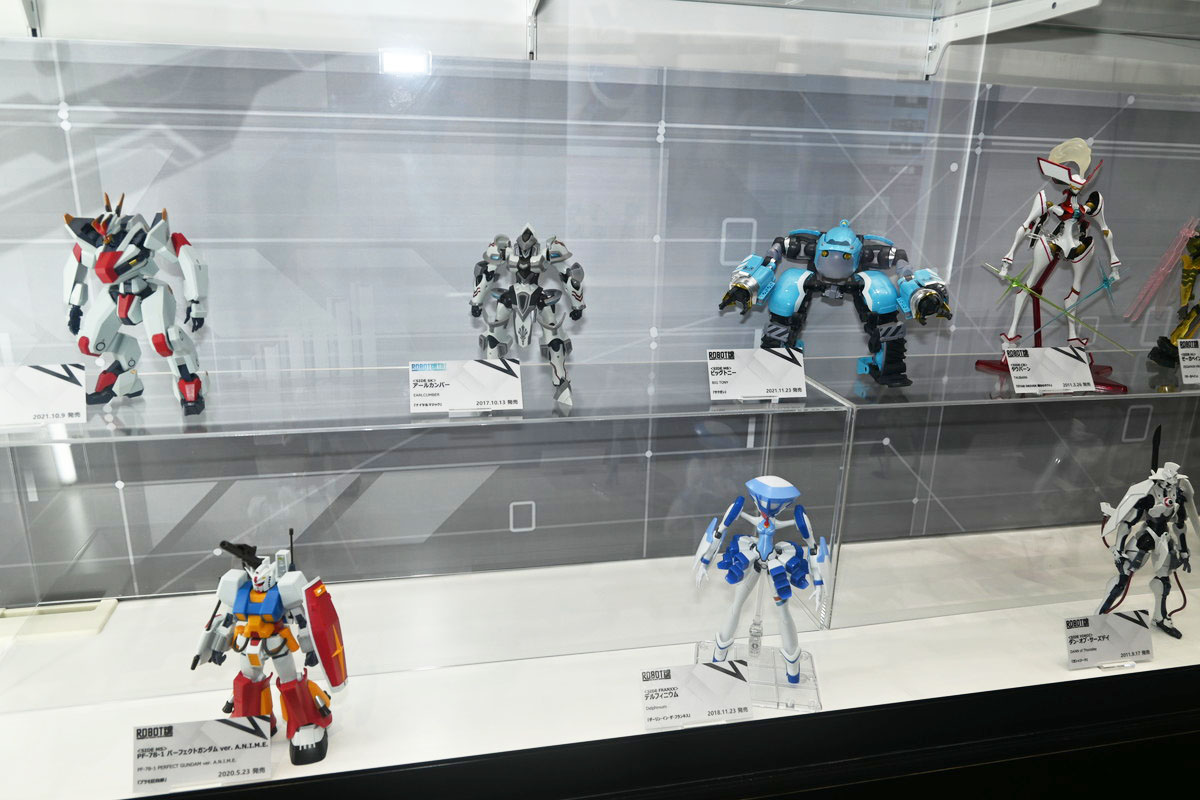 【ROBOT魂15th Anniversary EVENTフォトレポート】「機動戦士ガンダム」シリーズや、過去に発表されたROBOT魂ブランドのフィギュアを紹介！