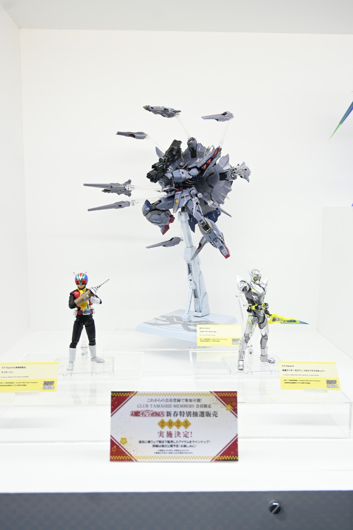 【TAMASHII NATION 2024フォトレポート】「劇場版マクロスF～イツワリノウタヒメ～」スーパールシファーバルキリー（ブレラ・スターン機）や「勇者エクスカイザー」キングエクスカイザーなどのフィギュアを紹介！