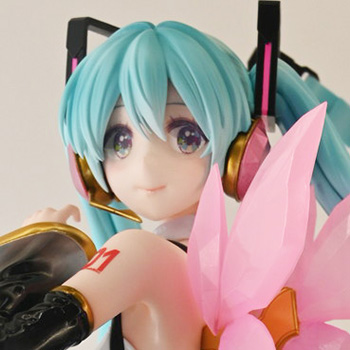 【ワンフェス2025冬フォトレポート】あみあみホビーキャンプブースから「初音ミク」、「勝利の女神：NIKKE」シンデレラなどのフィギュアを紹介！