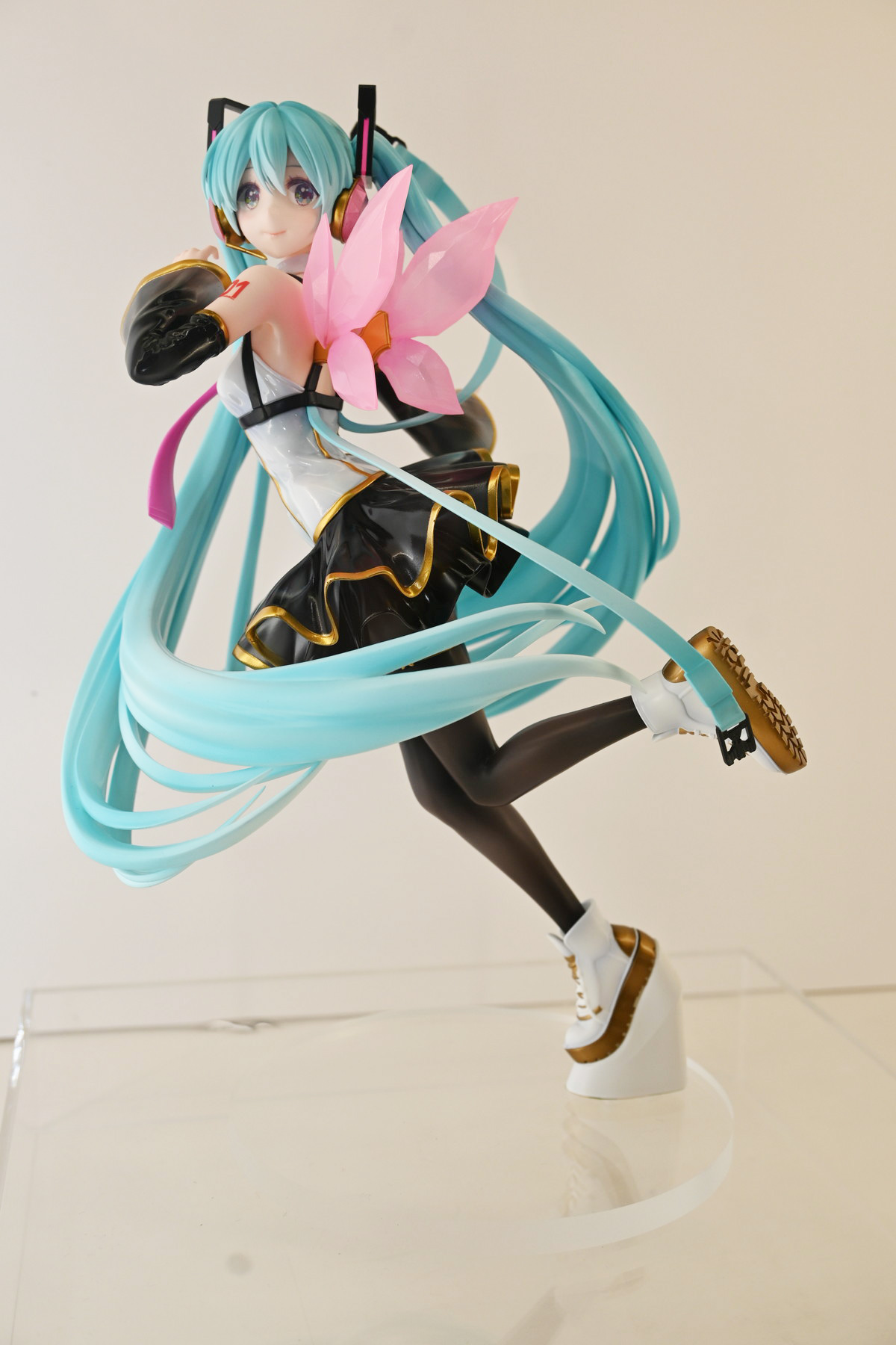 【ワンフェス2025冬フォトレポート】あみあみホビーキャンプブースから「初音ミク」、「勝利の女神：NIKKE」シンデレラなどのフィギュアを紹介！