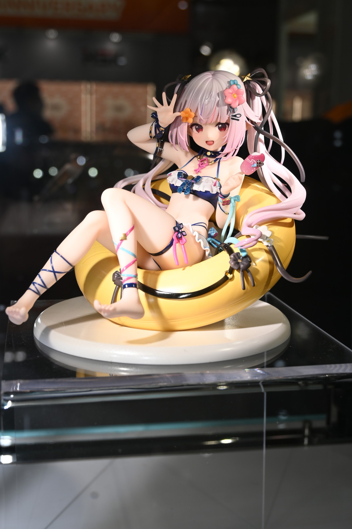 【ワンフェス2025冬フォトレポート】あみあみホビーキャンプブースから「勝利の女神：NIKKE」クラウン、APEXTOYSブースから「アズールレーン」ニュージャージーなどのフィギュアを紹介！