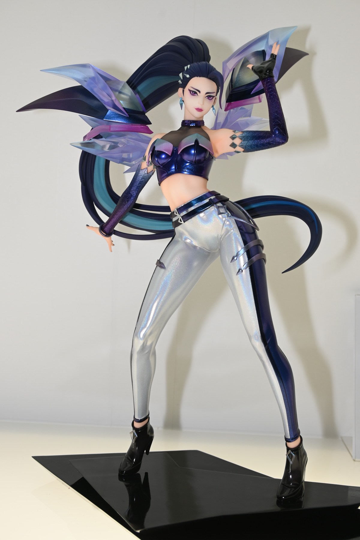 【ワンフェス2025冬フォトレポート】あみあみホビーキャンプブースから「勝利の女神：NIKKE」クラウン、APEXTOYSブースから「アズールレーン」ニュージャージーなどのフィギュアを紹介！