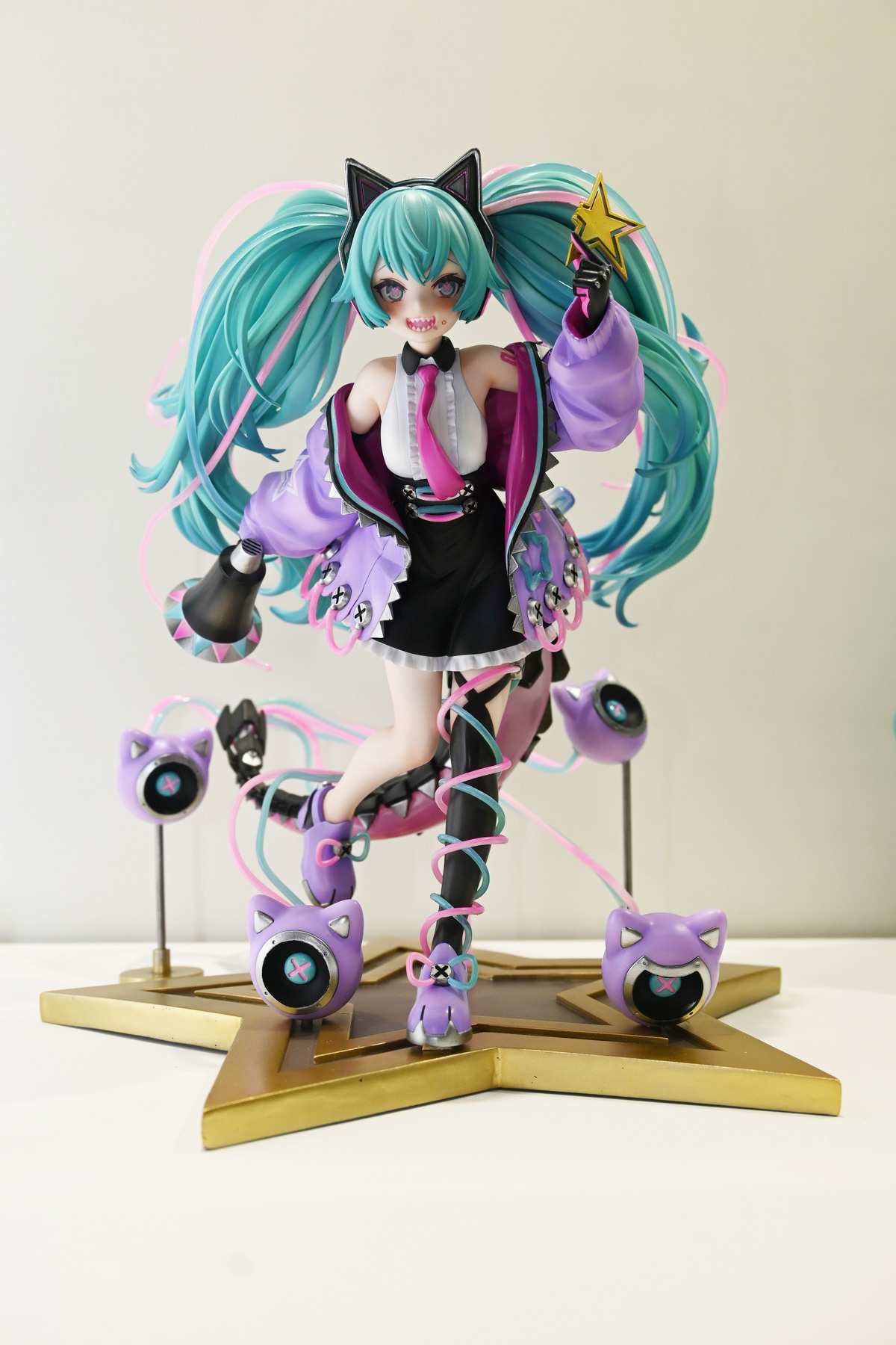 【ワンフェス2025冬フォトレポート】キューズQブースから「デッド・オア・アライブ」マリー・ローズ、東京フィギュアブースから「学園アイドルマスター」花海佑芽などのフィギュアを紹介！