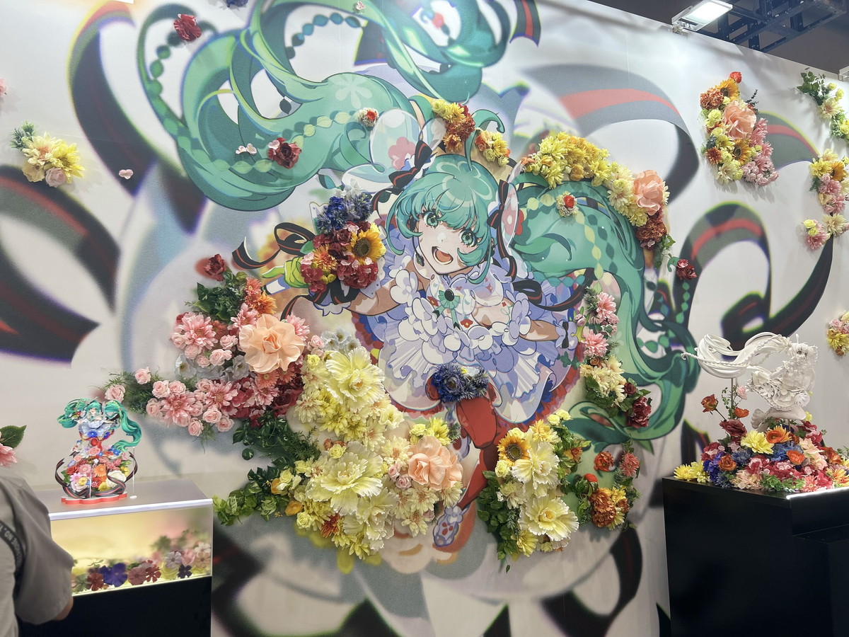 【スマイルフェス2025フォトレポート】「キャラクター・ボーカル・シリーズ01 初音ミク」初音ミクや「アズールレーン」ブレマートンなどのフィギュアを紹介!