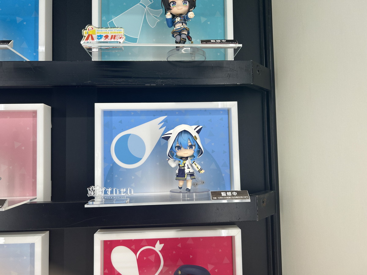 【スマイルフェス2025フォトレポート】「ホロライブプロダクション」AZKiや「勝利の女神:NIKKE」ドロシーなどのフィギュアを紹介!