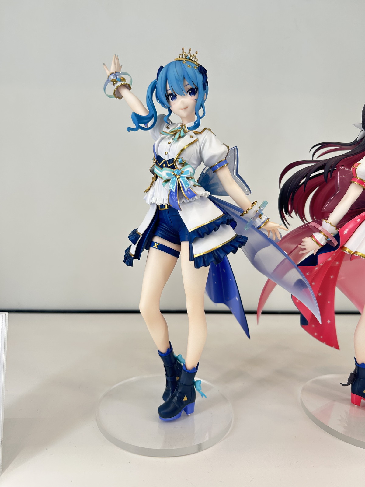 【スマイルフェス2025フォトレポート】「ホロライブプロダクション」AZKiや「勝利の女神:NIKKE」ドロシーなどのフィギュアを紹介!