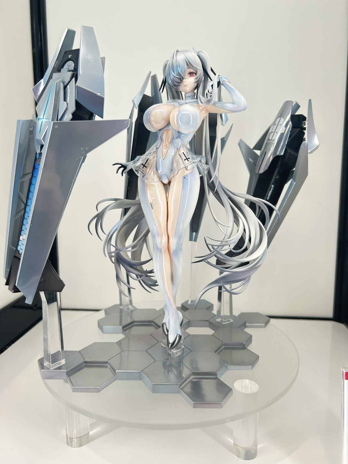 【スマイルフェス2025フォトレポート】「ホロライブプロダクション」AZKiや「勝利の女神:NIKKE」ドロシーなどのフィギュアを紹介!