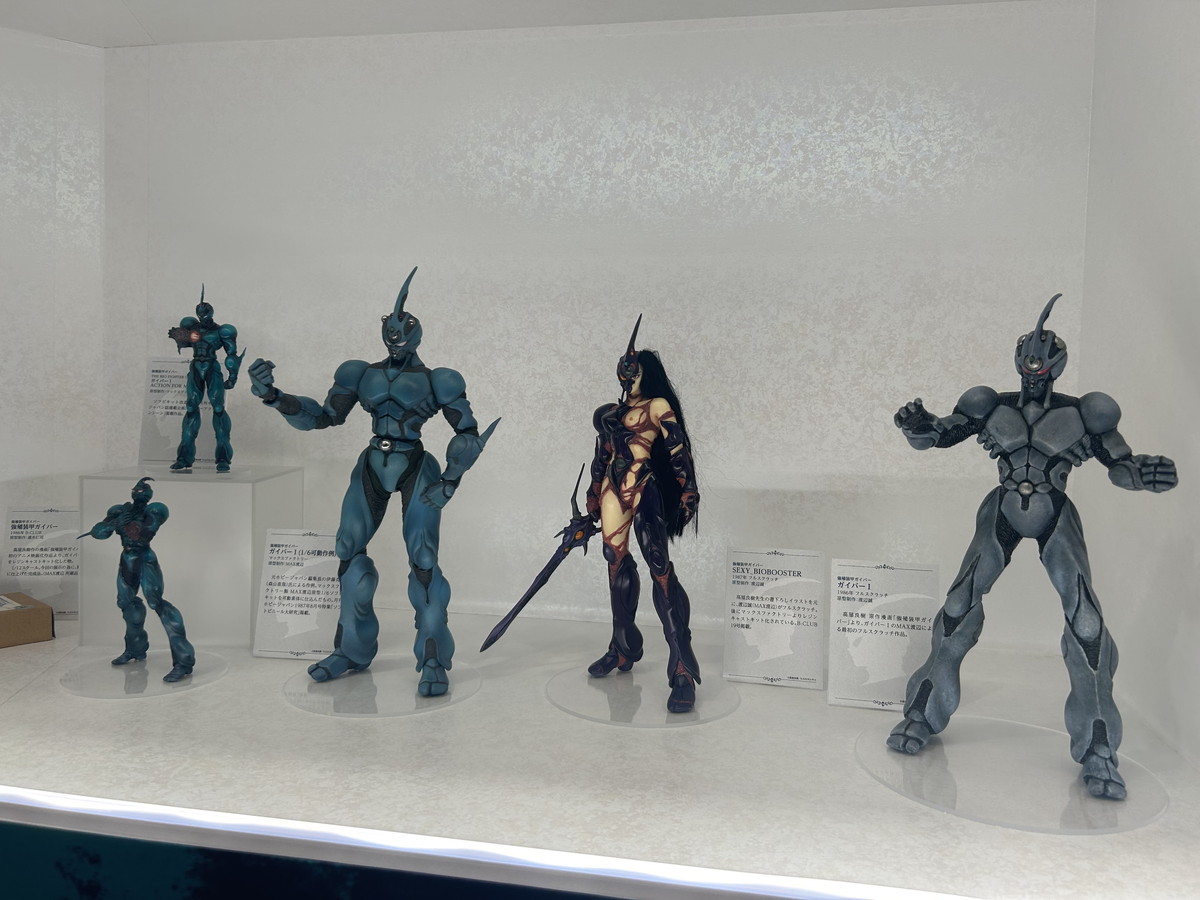 【スマイルフェス2025フォトレポート】「ホロライブプロダクション」AZKiや「勝利の女神:NIKKE」ドロシーなどのフィギュアを紹介!