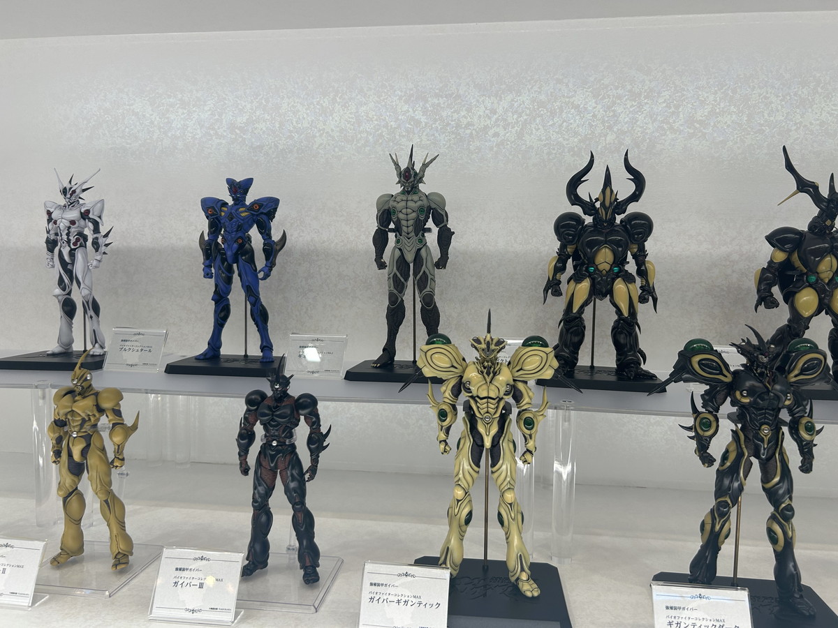【スマイルフェス2025フォトレポート】「ホロライブプロダクション」AZKiや「勝利の女神:NIKKE」ドロシーなどのフィギュアを紹介!