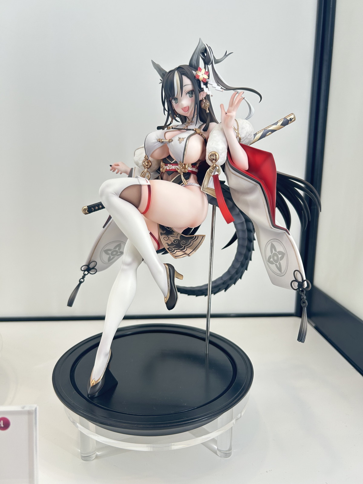 【スマイルフェス2025フォトレポート】「勝利の女神:NIKKE」アリスや「ユミアのアトリエ ~追憶の錬金術士と幻創の地~」ユミア・リースフェルトなどのフィギュアを紹介!