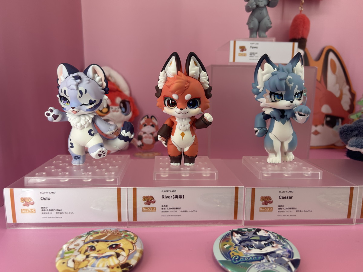 【スマイルフェス2025フォトレポート】「勝利の女神:NIKKE」アリスや「ユミアのアトリエ ~追憶の錬金術士と幻創の地~」ユミア・リースフェルトなどのフィギュアを紹介!