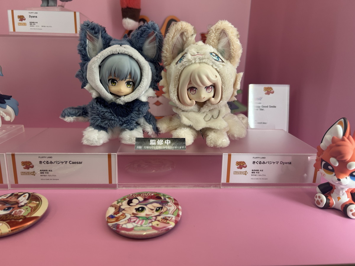 【スマイルフェス2025フォトレポート】「勝利の女神:NIKKE」アリスや「ユミアのアトリエ ~追憶の錬金術士と幻創の地~」ユミア・リースフェルトなどのフィギュアを紹介!