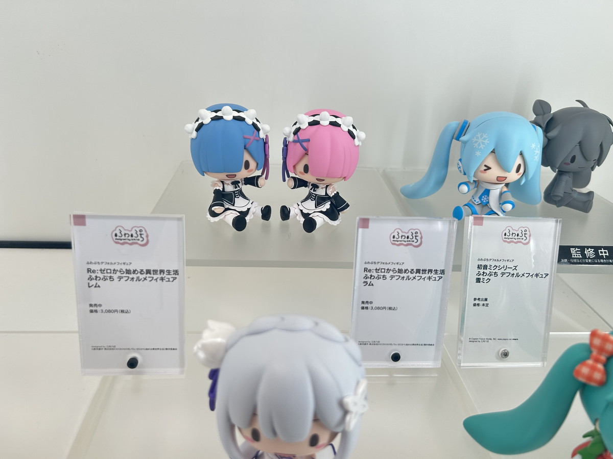 【スマイルフェス2025フォトレポート】「勝利の女神:NIKKE」アリスや「ユミアのアトリエ ~追憶の錬金術士と幻創の地~」ユミア・リースフェルトなどのフィギュアを紹介!