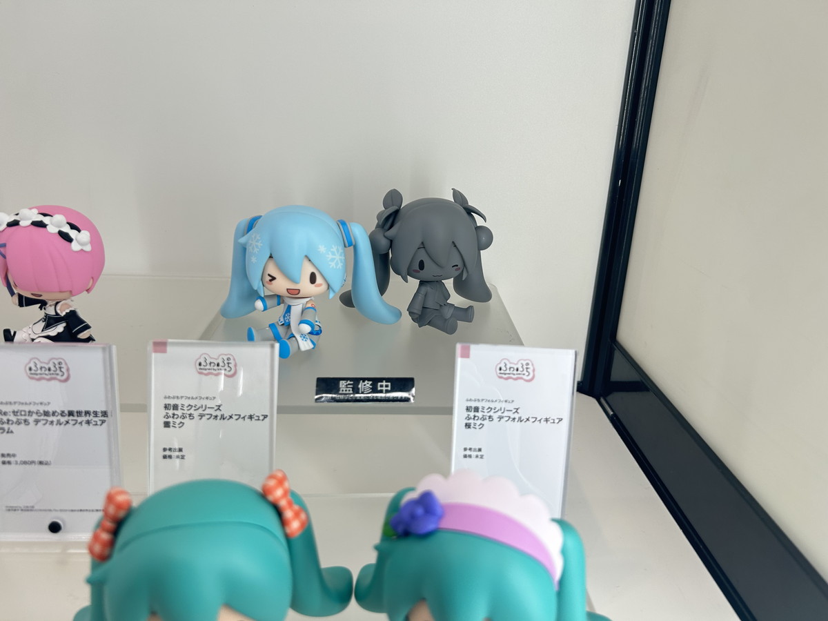 【スマイルフェス2025フォトレポート】「勝利の女神:NIKKE」アリスや「ユミアのアトリエ ~追憶の錬金術士と幻創の地~」ユミア・リースフェルトなどのフィギュアを紹介!