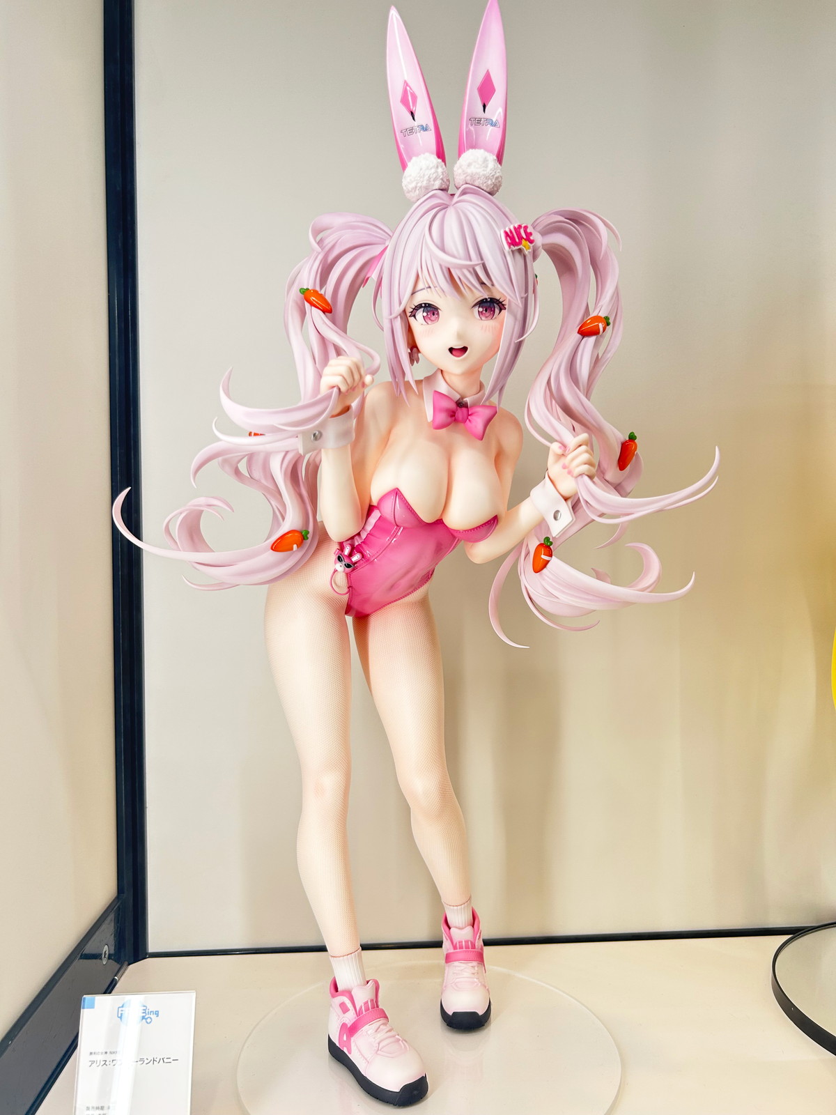 【スマイルフェス2025フォトレポート】「勝利の女神:NIKKE」アリスや「ユミアのアトリエ ~追憶の錬金術士と幻創の地~」ユミア・リースフェルトなどのフィギュアを紹介!