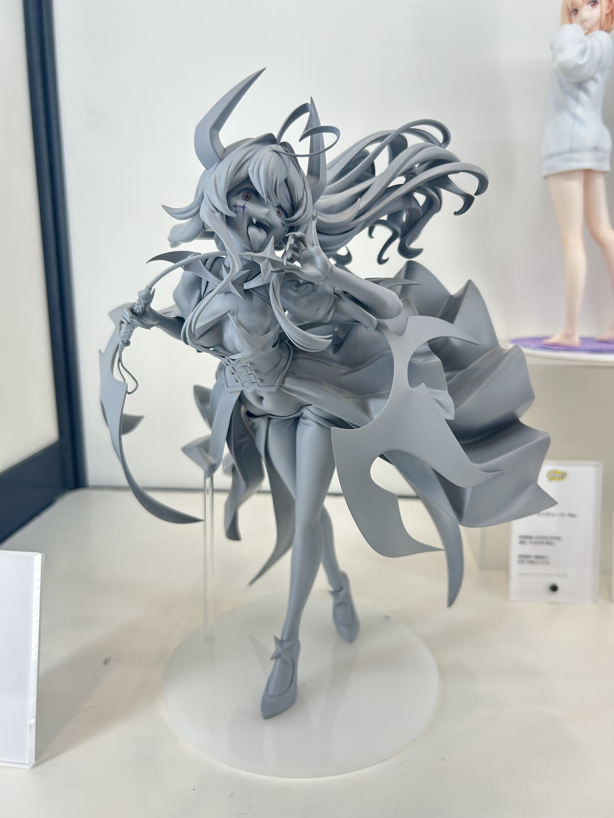 【スマイルフェス2025フォトレポート】「ネコぱら」ショコラ、バニラや「ダンジョン飯」ファリンなどのフィギュアを紹介！