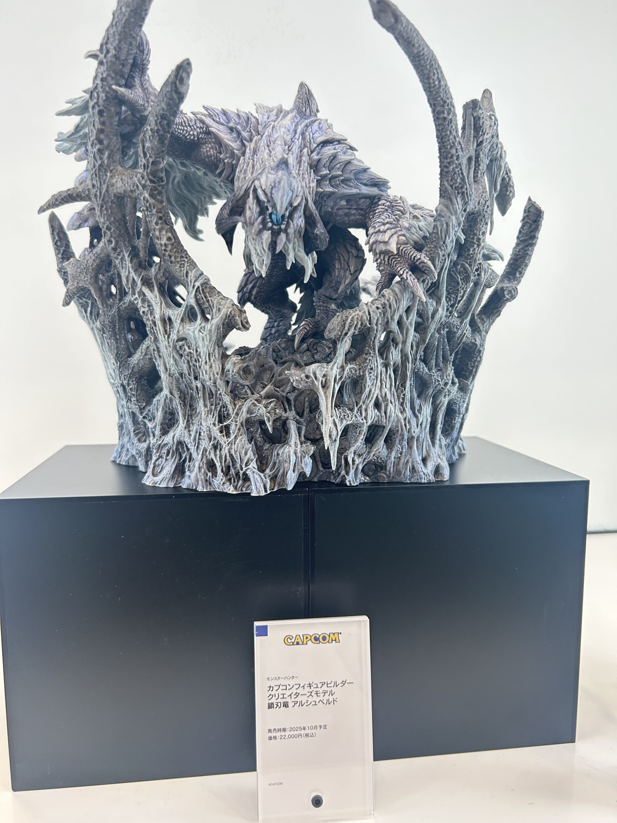 【スマイルフェス2025フォトレポート】「ネコぱら」ショコラ、バニラや「ダンジョン飯」ファリンなどのフィギュアを紹介！