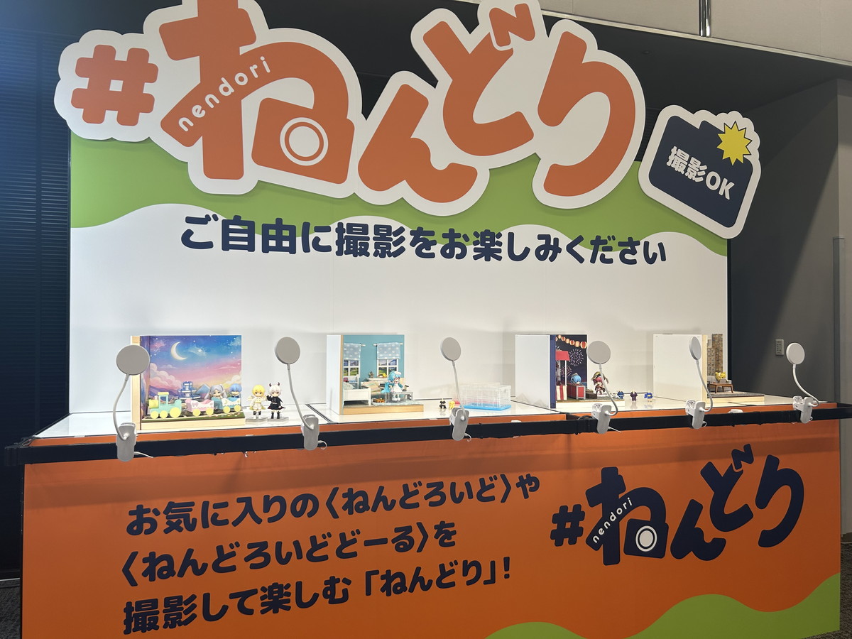 【スマイルフェス2025フォトレポート】「ネコぱら」ショコラ、バニラや「ダンジョン飯」ファリンなどのフィギュアを紹介！
