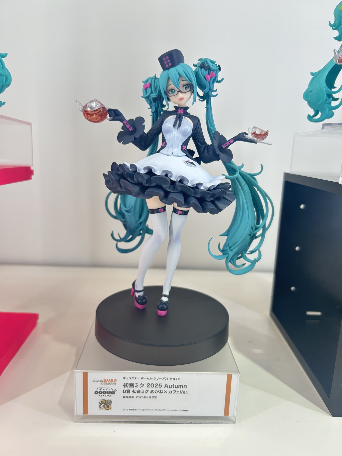 【スマイルフェス2025フォトレポート】「ネコぱら」ショコラ、バニラや「ダンジョン飯」ファリンなどのフィギュアを紹介！