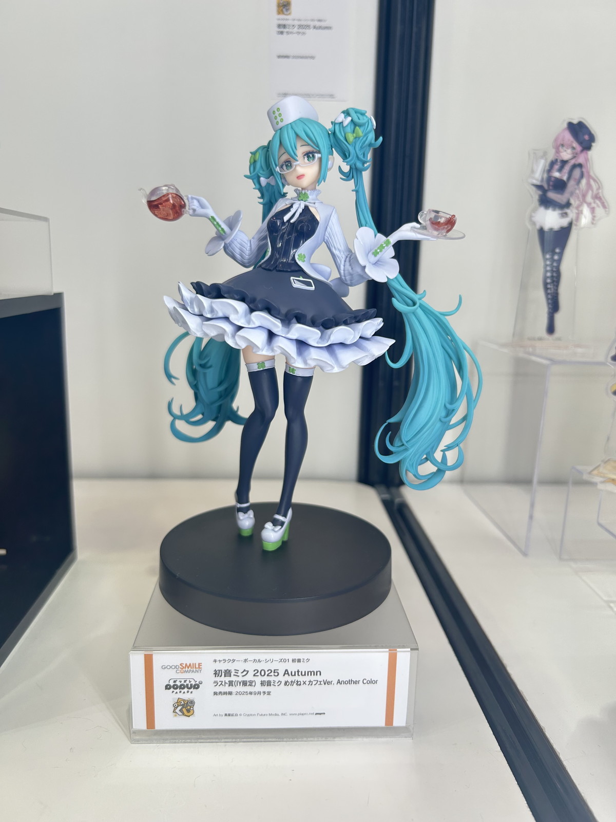【スマイルフェス2025フォトレポート】「ネコぱら」ショコラ、バニラや「ダンジョン飯」ファリンなどのフィギュアを紹介！