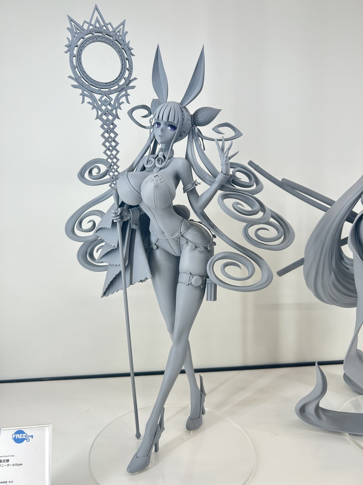 【スマイルフェス2025フォトレポート】「ネコぱら」ショコラ、バニラや「ダンジョン飯」ファリンなどのフィギュアを紹介！