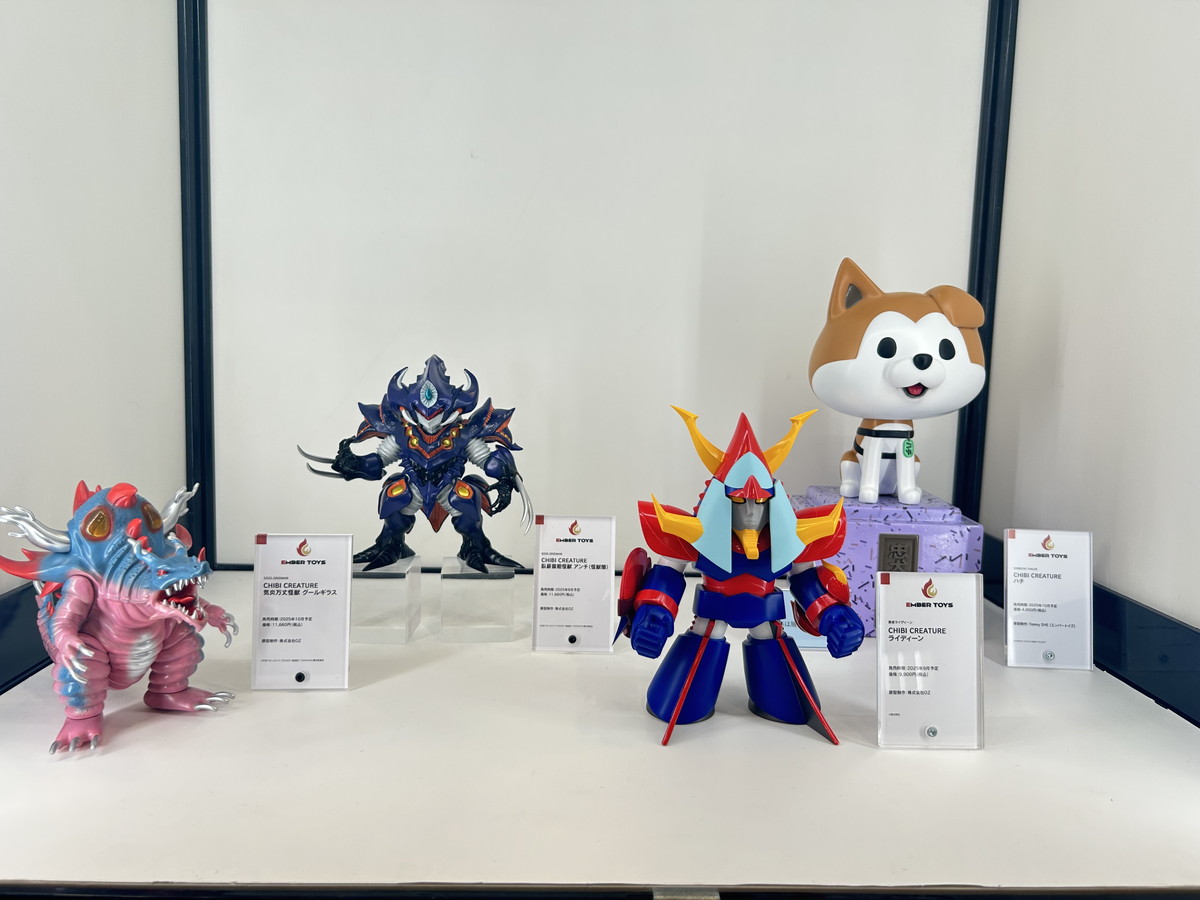 【スマイルフェス2025フォトレポート】「ネコぱら」ショコラ、バニラや「ダンジョン飯」ファリンなどのフィギュアを紹介！