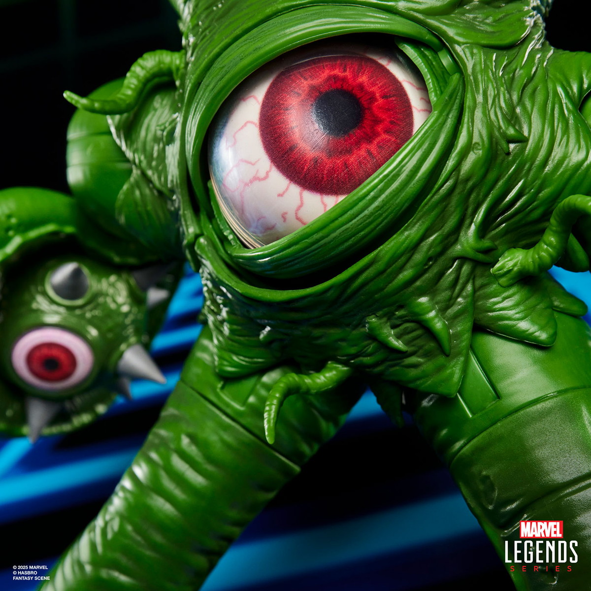 ハズブロの「マーベル・レジェンド」シリーズに、懐かしい2000年代初期ビデオゲームの対戦シーンを再現できるアクションフィギュアが登場!