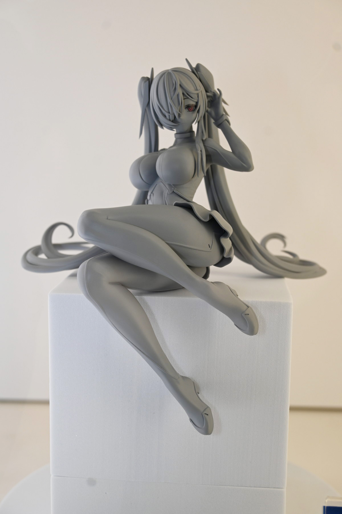 【ワンフェス2025夏フォトレポート】あみあみホビーキャンプブースから「勝利の女神:NIKKE」アニス、「生徒会にも穴はある!」陸奥こまろなどのフィギュアを紹介!