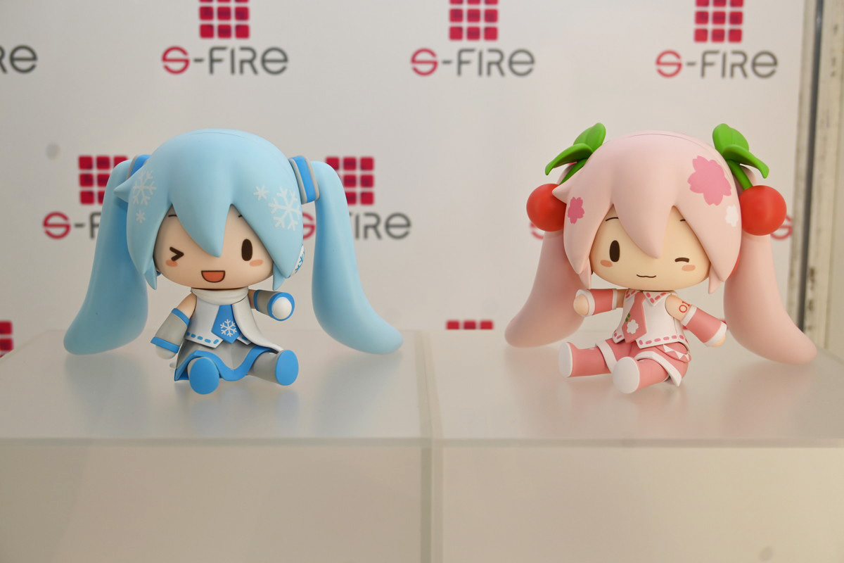 【ワンフェス2025夏フォトレポート】あみあみホビーキャンプブースから「勝利の女神:NIKKE」アニス、「生徒会にも穴はある!」陸奥こまろなどのフィギュアを紹介!