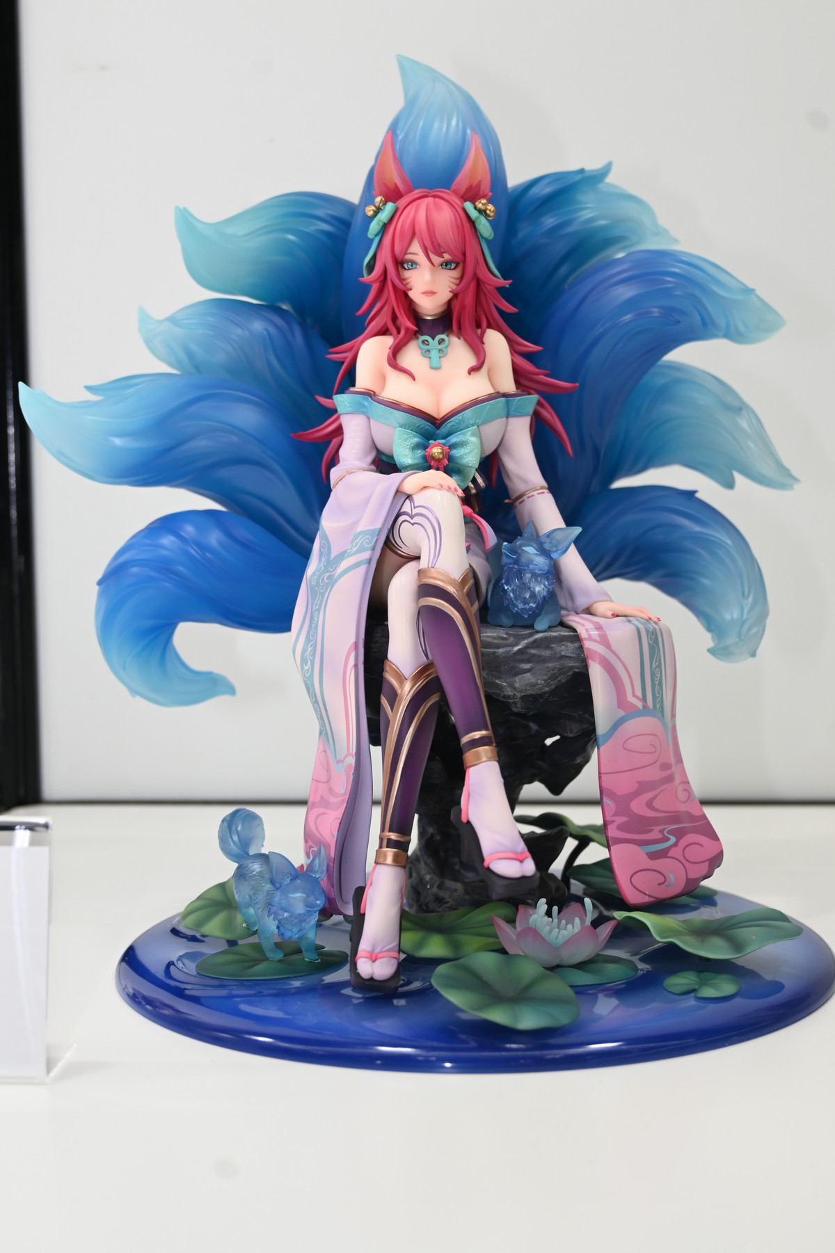 【ワンフェス2025夏フォトレポート】KADOKAWA 電撃ホビーウェブブースから「魔法少女にあこがれて」レオパルト、Myethos Japan/ADKエモーションズブースから「崩壊:スターレイル」ルアン・メェイなどのフィギュアを紹介!