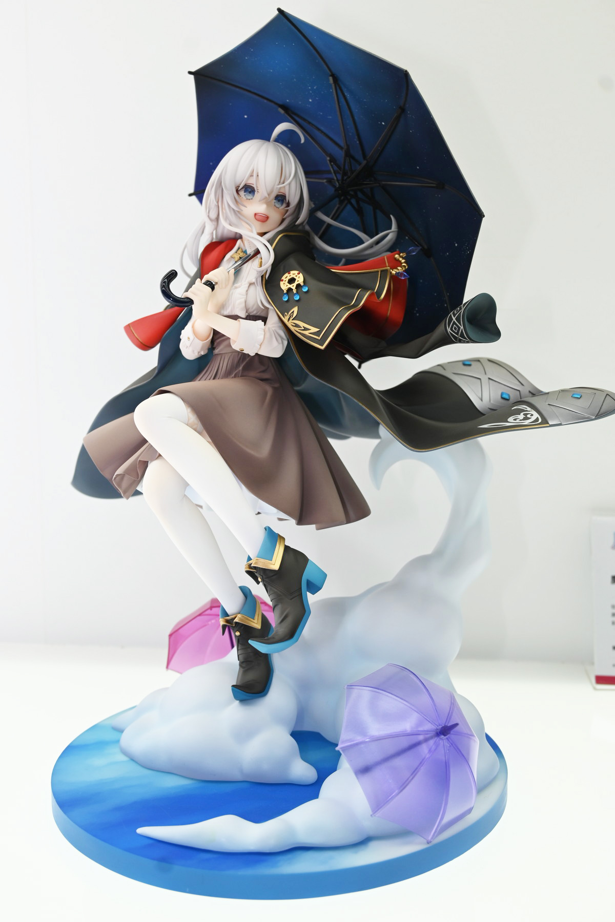 【ワンフェス2025夏フォトレポート】APEXTOYSブースから「魔女の旅々」イレイナ、「グリッドマン ユニバース」新条アカネ、海洋堂ブースから「初音ミク」などのフィギュアを紹介!